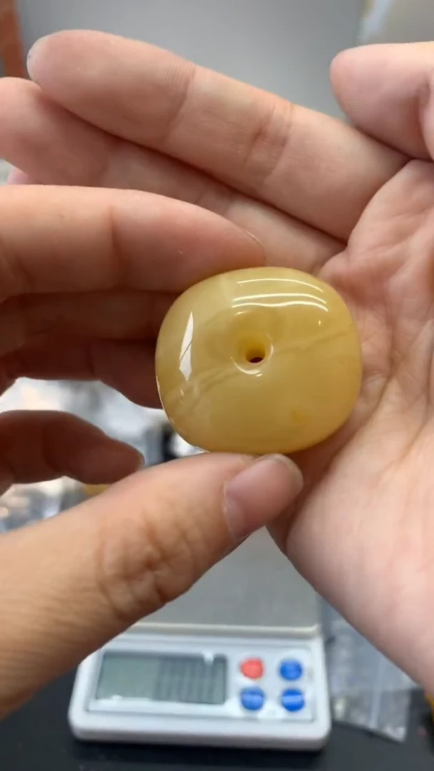 未镶嵌琥珀珠宝奇石369