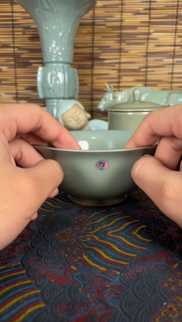 其他大**子青绿釉侈口碗