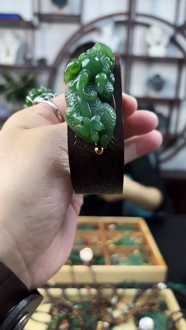 颈饰未镶嵌和田玉手牌