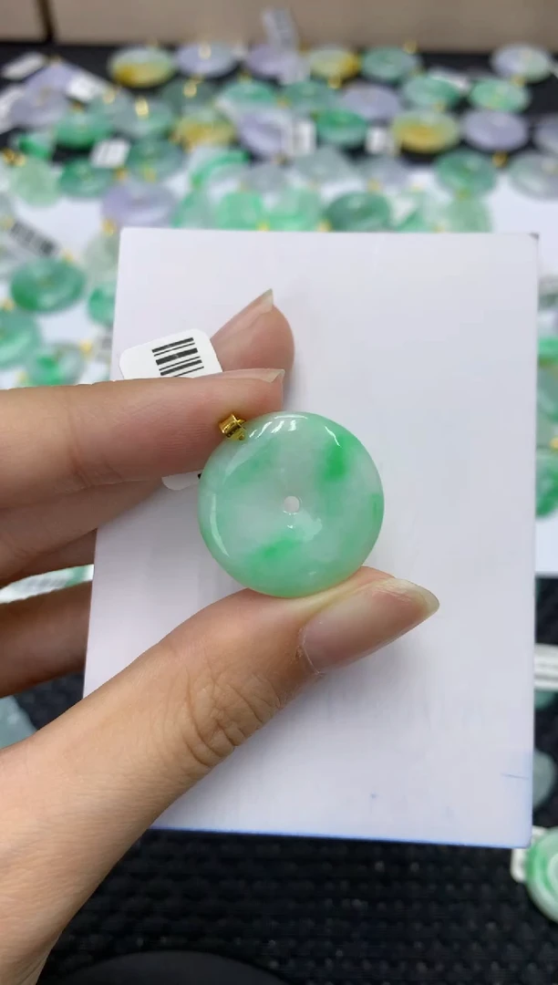 翡翠18K金镶嵌颈饰天然缅甸翡翠A货