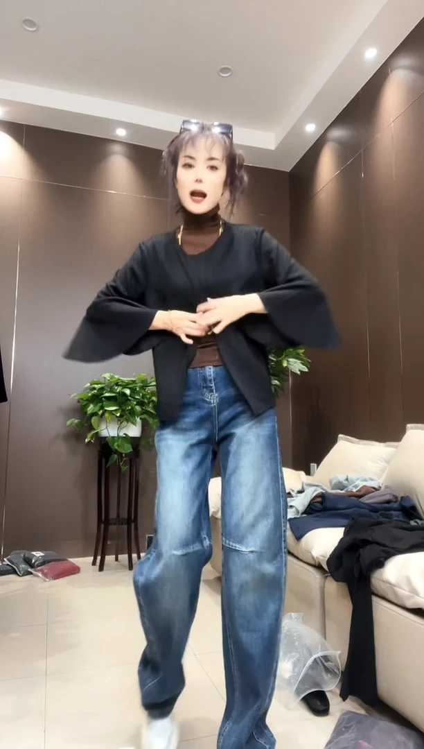 大漂亮黑色空气棉喇叭袖M