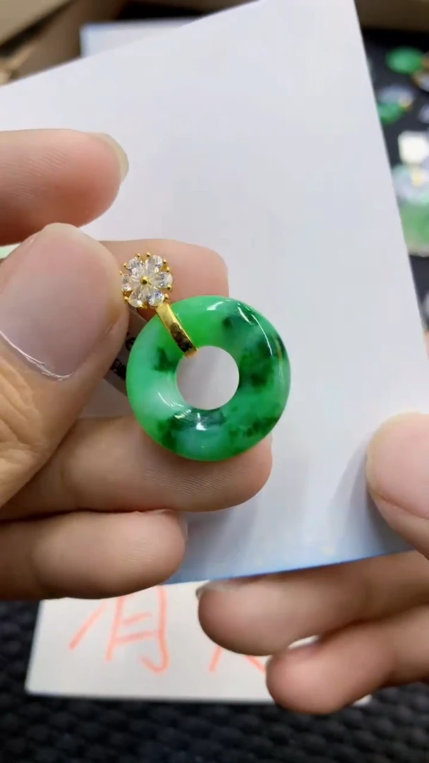 翡翠未镶嵌吊坠(不含链)1