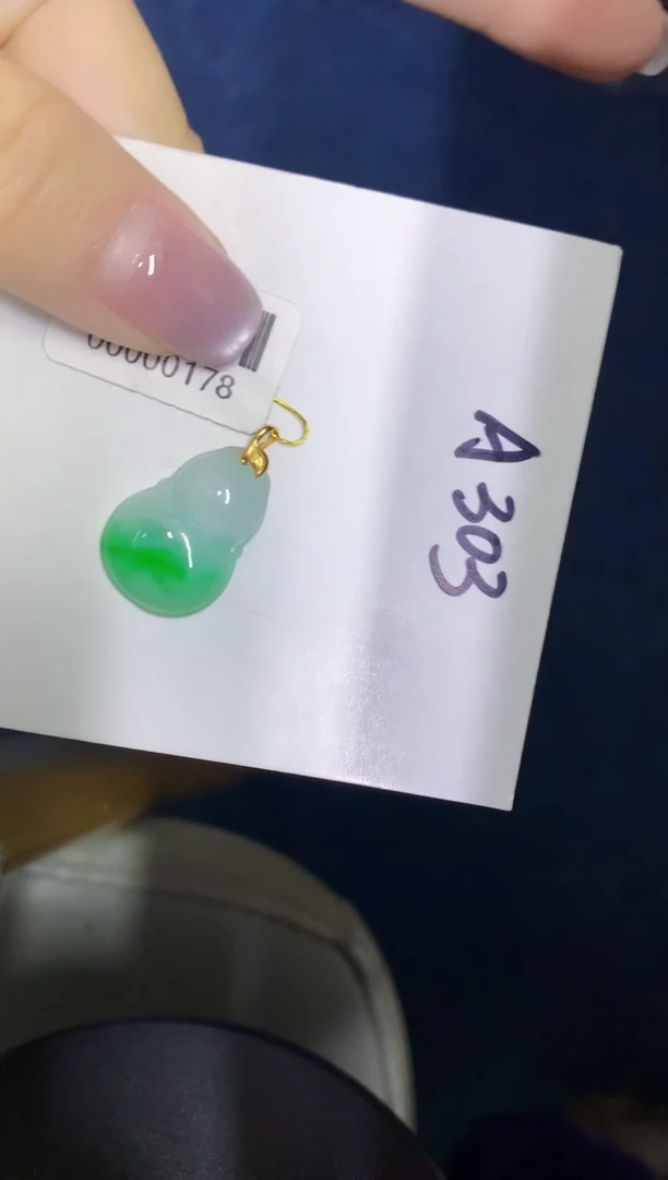 颈饰18K金镶嵌翡翠缅甸天然翡翠A货