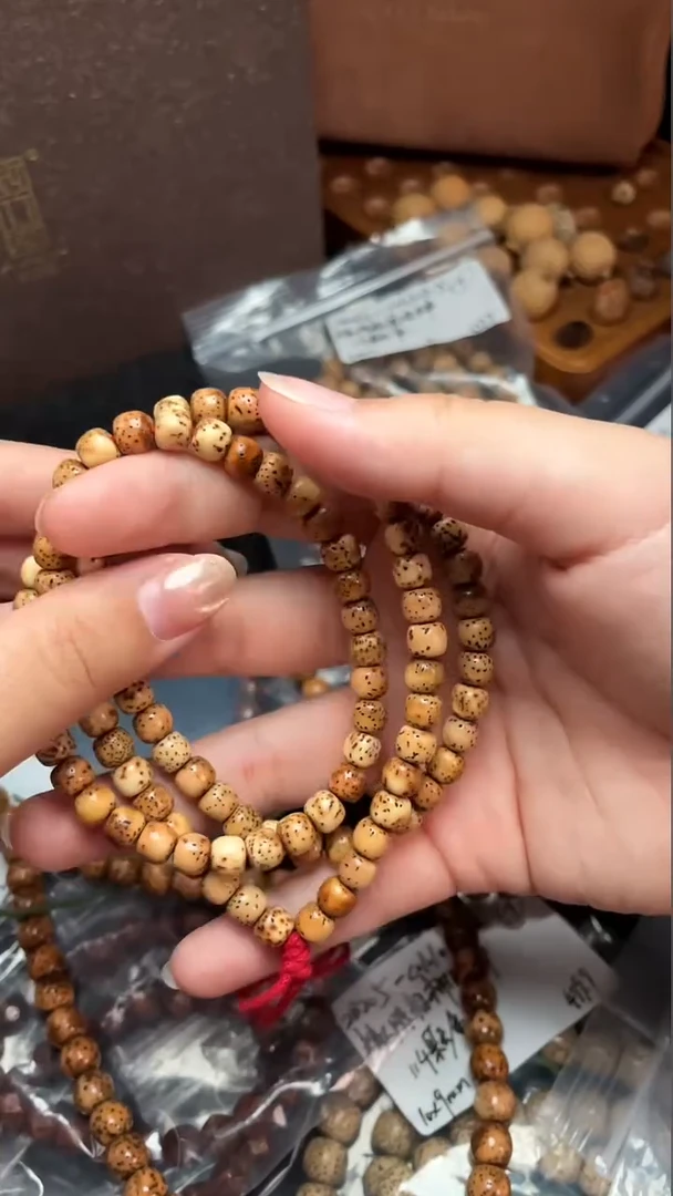 吊坠星月菩提精工级陈籽花皮桶珠7*6长串（B）