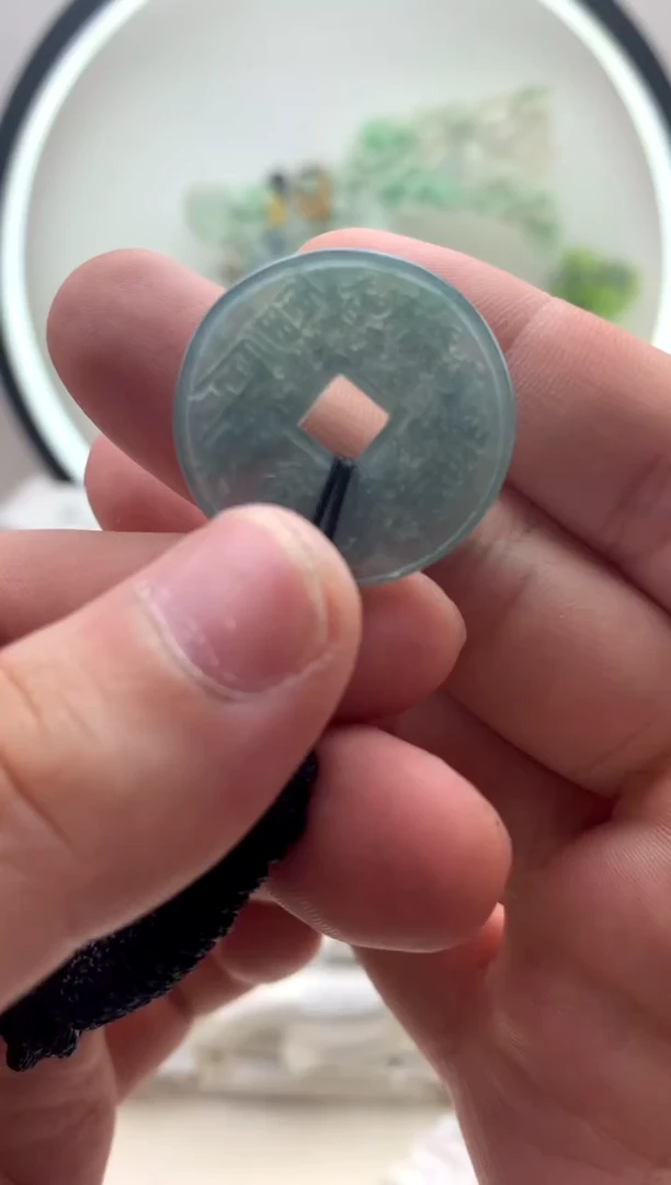 颈饰未镶嵌翡翠山鬼