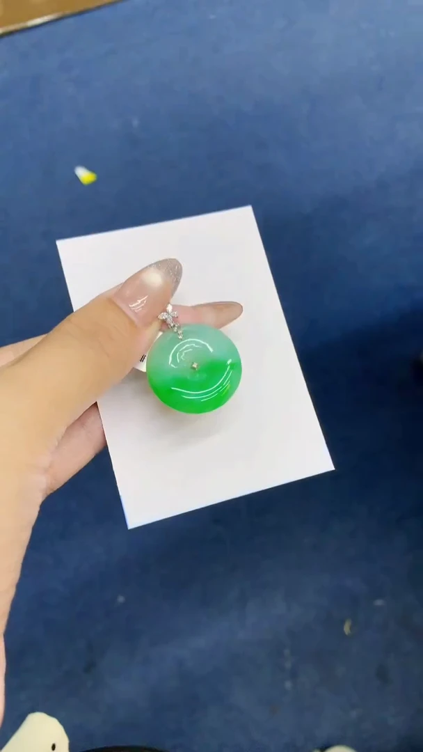 颈饰18K金镶嵌翡翠1