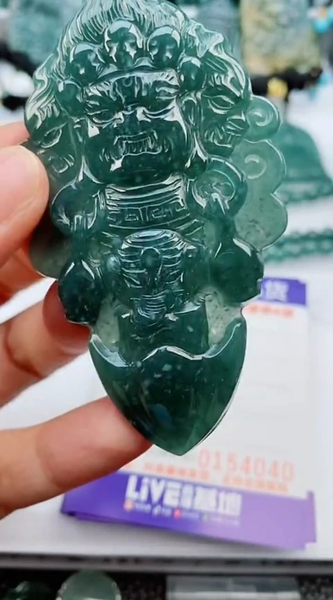 翡翠未镶嵌颈饰