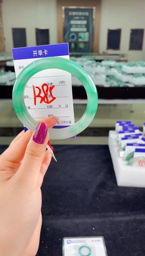 未镶嵌手镯石英质玉（非洲翠）微瑕介意勿拍