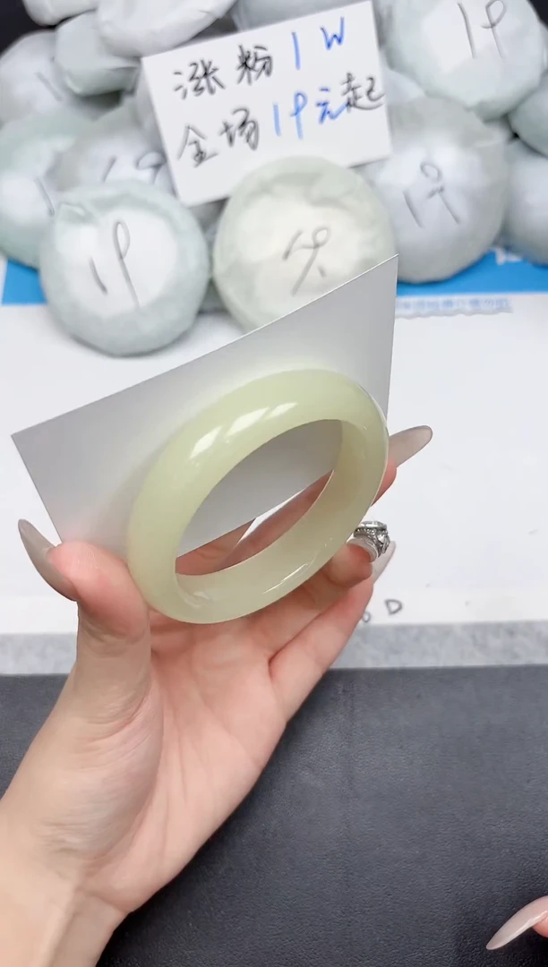 未镶嵌手镯石英质玉82-56-57