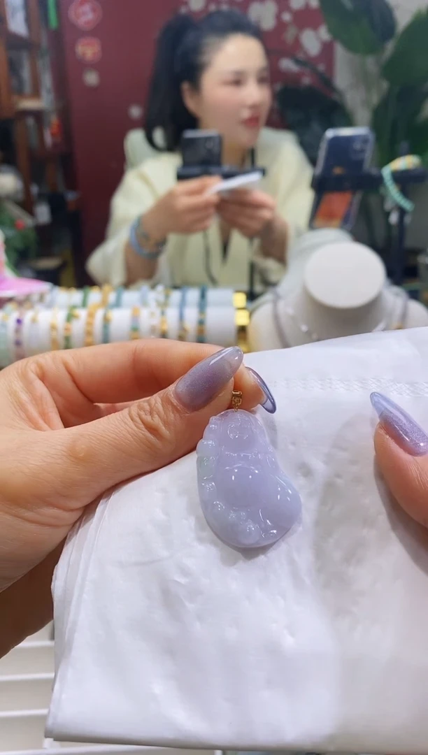 【闪购商品】翡翠吊坠(不含链)18K金镶嵌76定向 妮仔