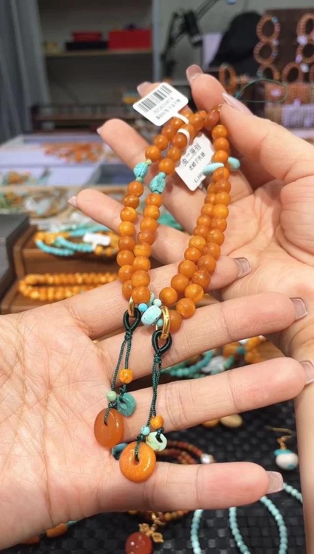 【闪购商品】琥珀裸石未镶嵌手机链多样发其一