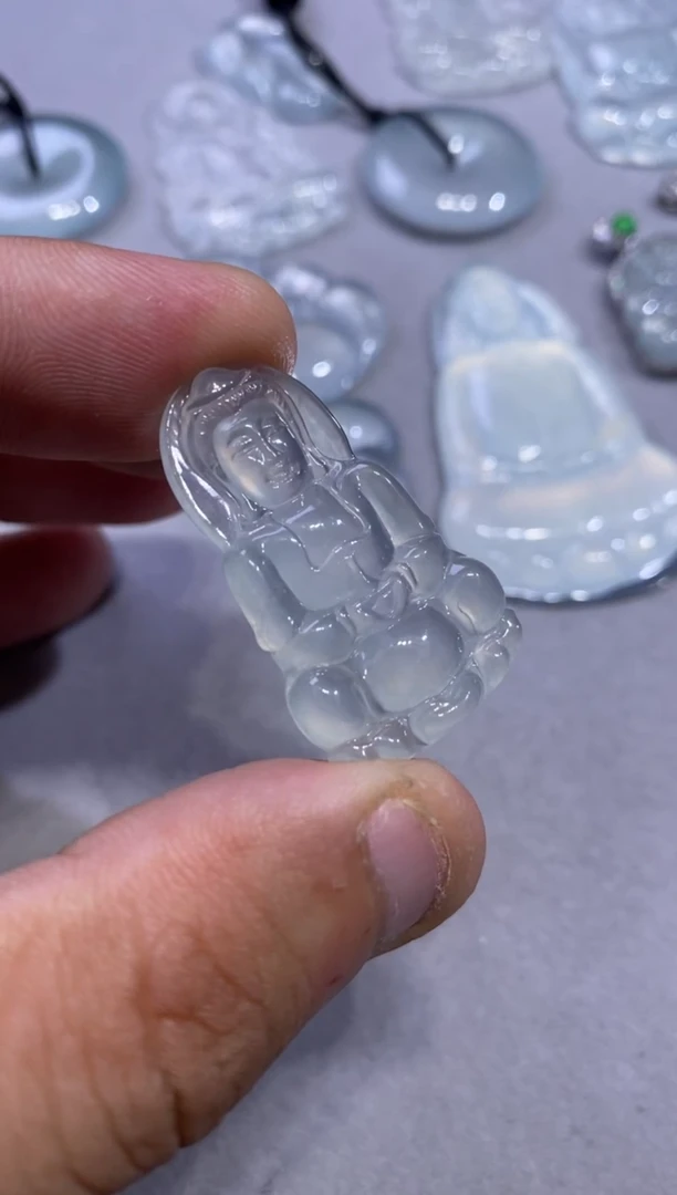 吊坠(不含链)未镶嵌翡翠观音2480   34.6  20.6  4.7