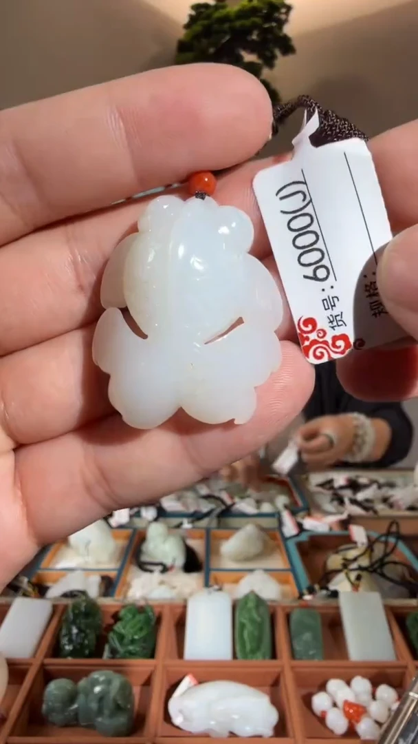 颈饰未镶嵌和田玉J