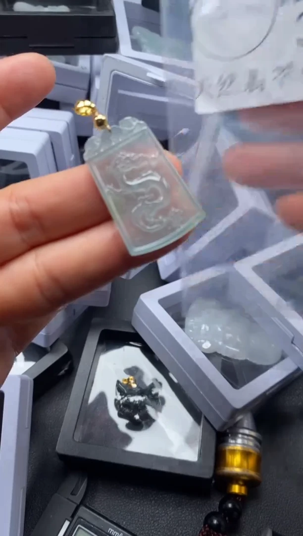 吊坠(不含链)未镶嵌翡翠3382