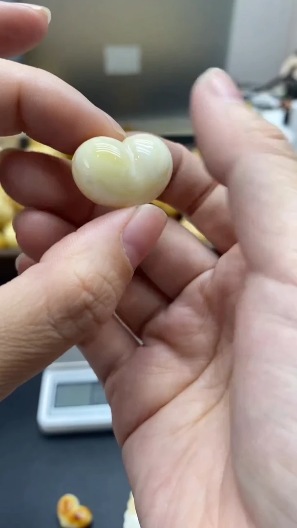 琥珀未镶嵌珠宝奇石437