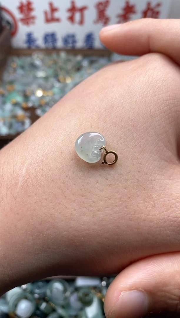 【闪购商品】翡翠颈饰未镶嵌哥哥