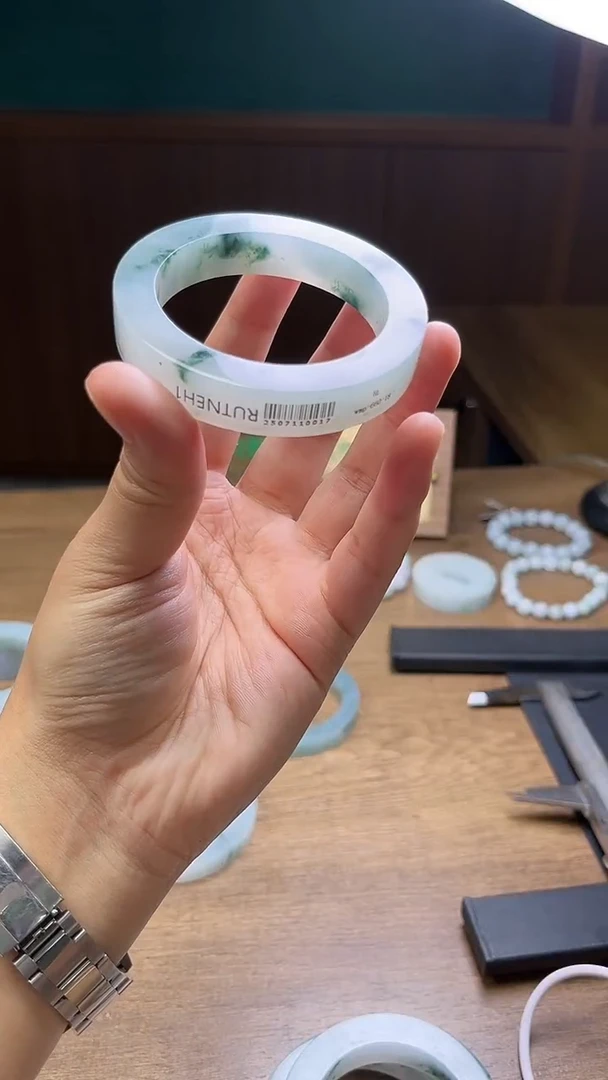 未镶嵌手镯定制翡翠两****咪定制