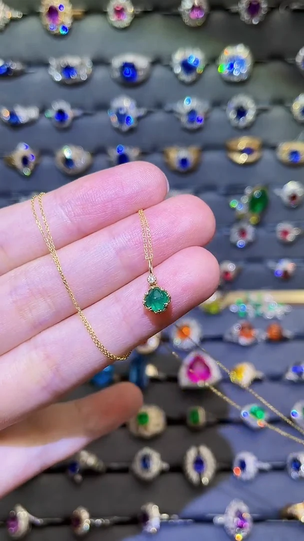 18K金镶嵌项链祖母绿0.9ct