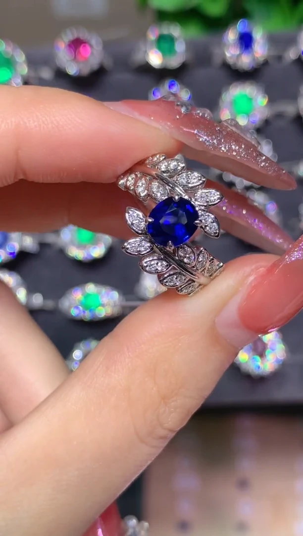 戒指蓝宝石18K金镶嵌1.3CT