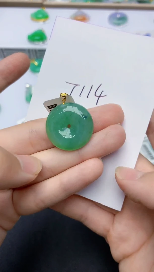 翡翠18K金镶嵌颈饰0000000000