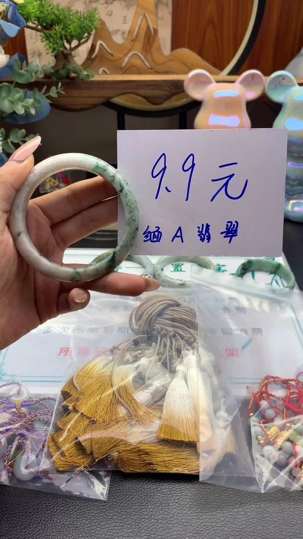 未镶嵌手镯翡翠荷手镯