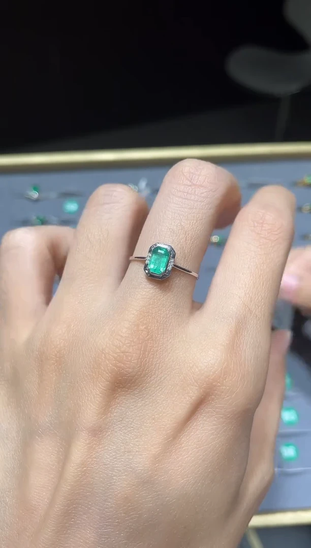 18K金镶嵌戒指祖母绿1