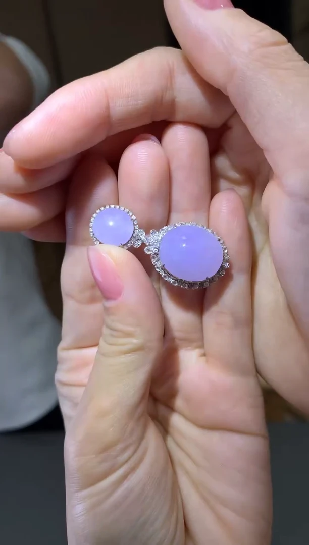 颈饰18K金镶嵌翡翠|不退不换