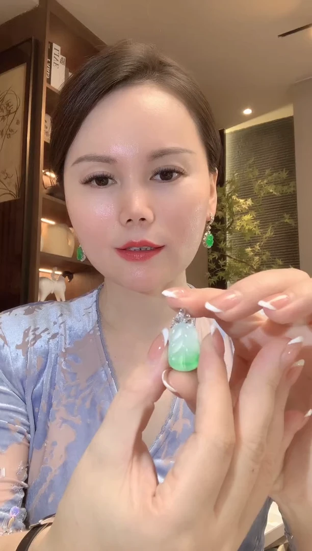 吊坠(不含链)18K金镶嵌翡翠C41