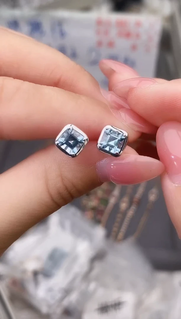 18K金镶嵌耳坠海蓝宝石--专柜--