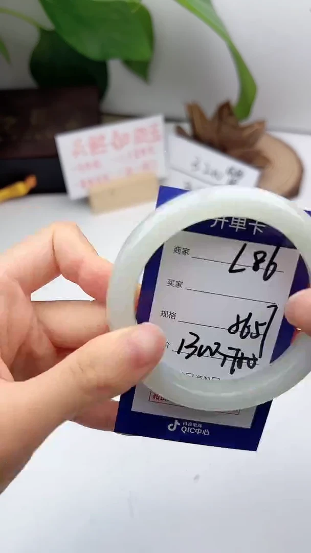 和田玉手镯未镶嵌微色差L86