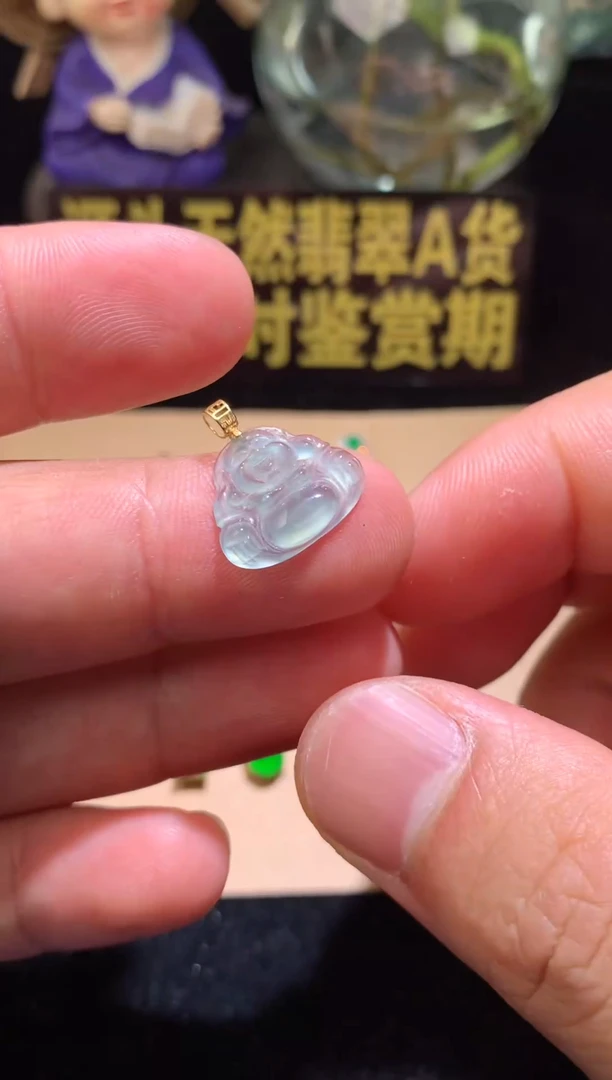 翡翠18K金镶嵌颈饰坐佛