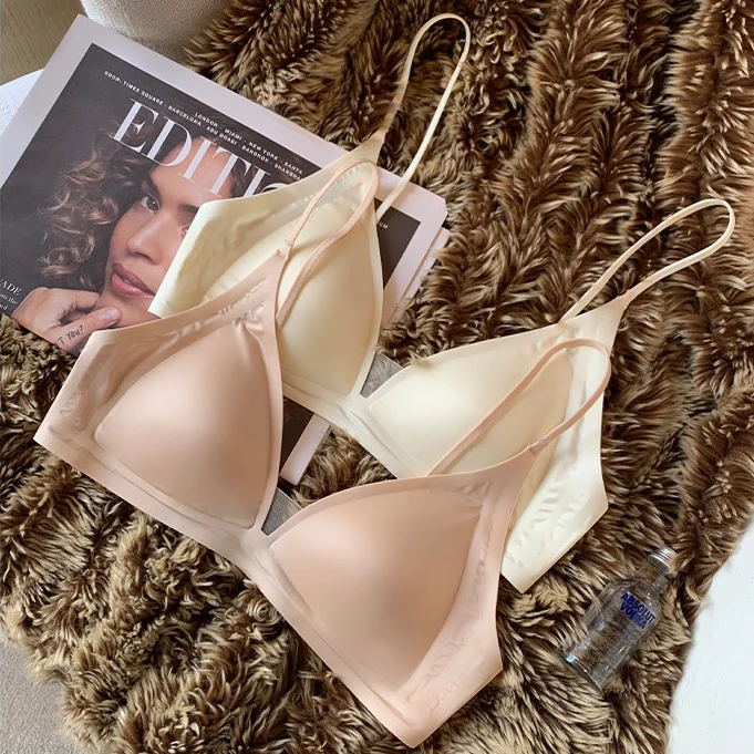 艾雅芝无痕深V法式内衣夏季女大胸显小超薄款无钢圈三角杯文胸