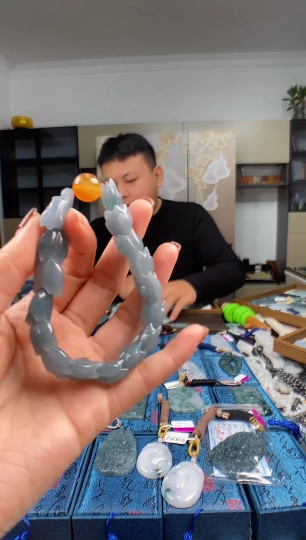 颈饰未镶嵌翡翠多样性发其一