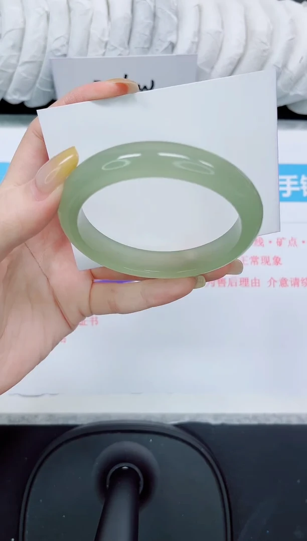 石英质玉手镯未镶嵌128