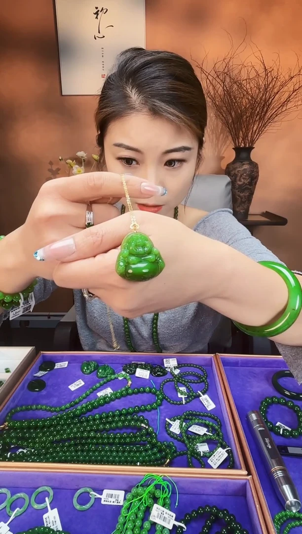 吊坠(赠链)18K金镶嵌和田玉碧玉 佛公