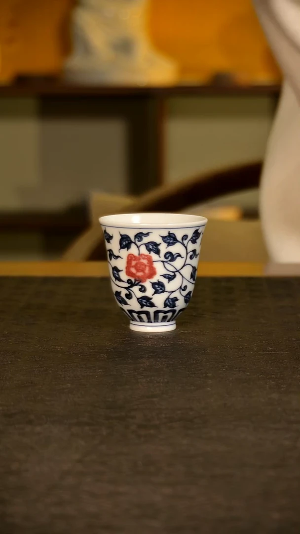 霞艺青花釉里红缠枝莲铃铛杯