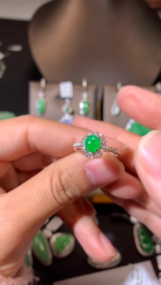 【闪购商品】翡翠吊坠(不含链)18K金镶嵌戒指