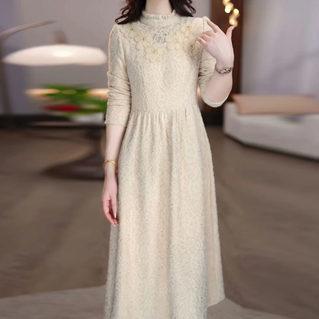 蕾丝连衣裙2025冬季新款时尚精致盘花显瘦修身优雅加绒打底裙子