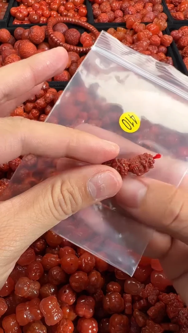 南红玛瑙未镶嵌颈饰1