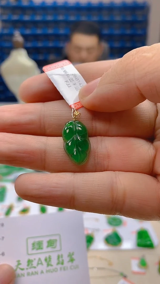 颈饰18K金镶嵌翡翠新号开播 全场乱卖