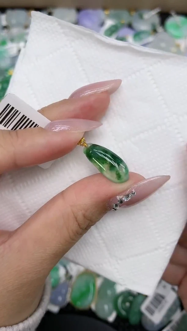 颈饰18K金镶嵌翡翠1111111111