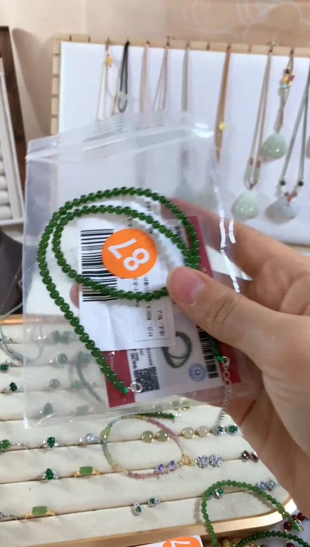 和田玉未镶嵌颈饰小米珠3