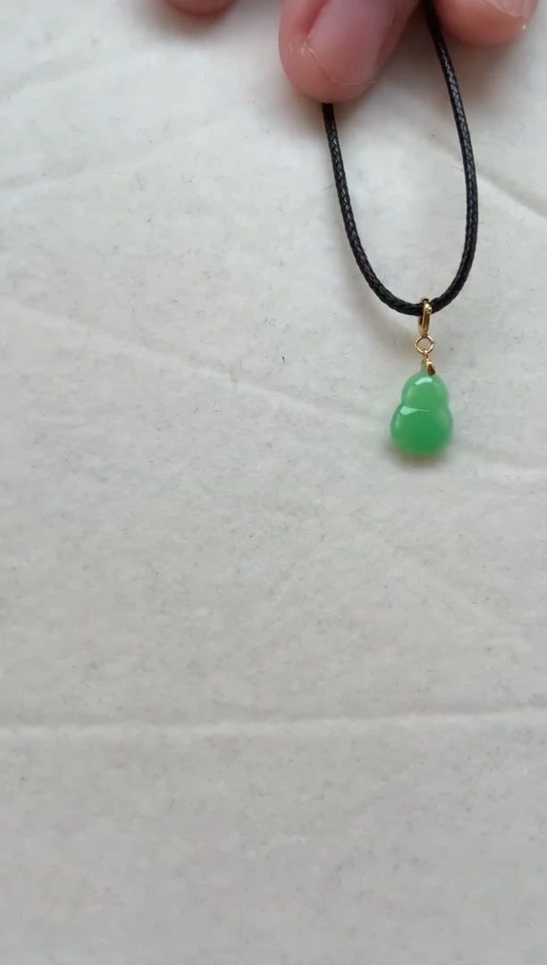 颈饰18K金镶嵌翡翠挂件