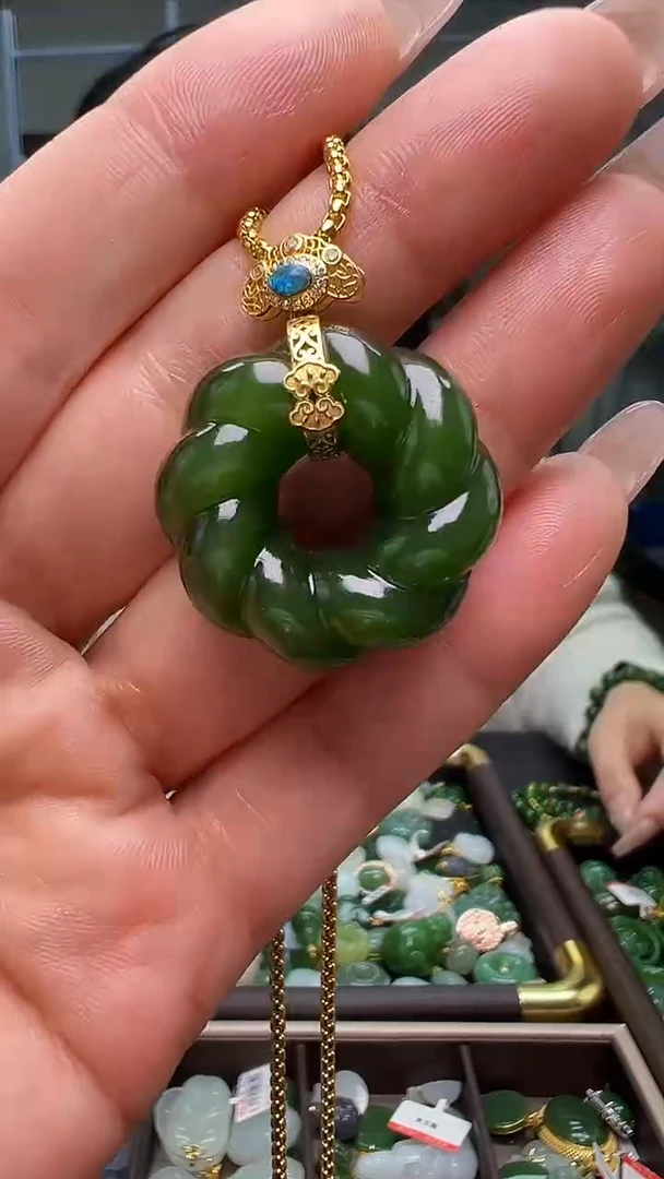 颈饰18K金镶嵌和田玉（多样性发货.发其一）11.18.55