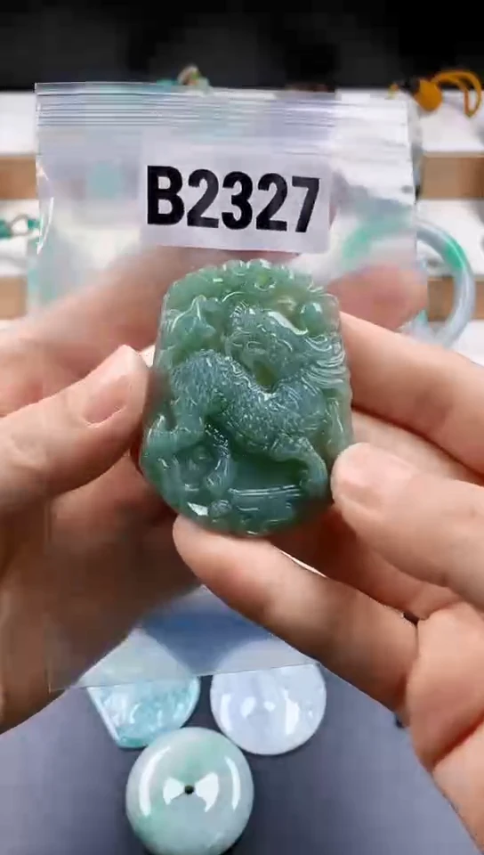 颈饰未镶嵌翡翠天然翡翠吊坠挂件