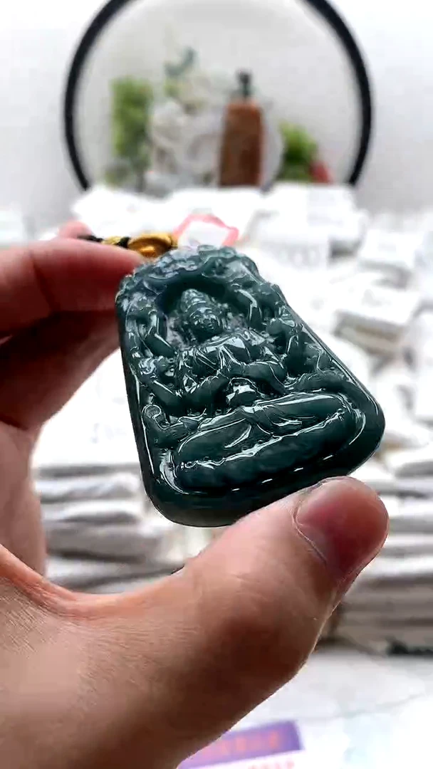 颈饰未镶嵌翡翠千手观音