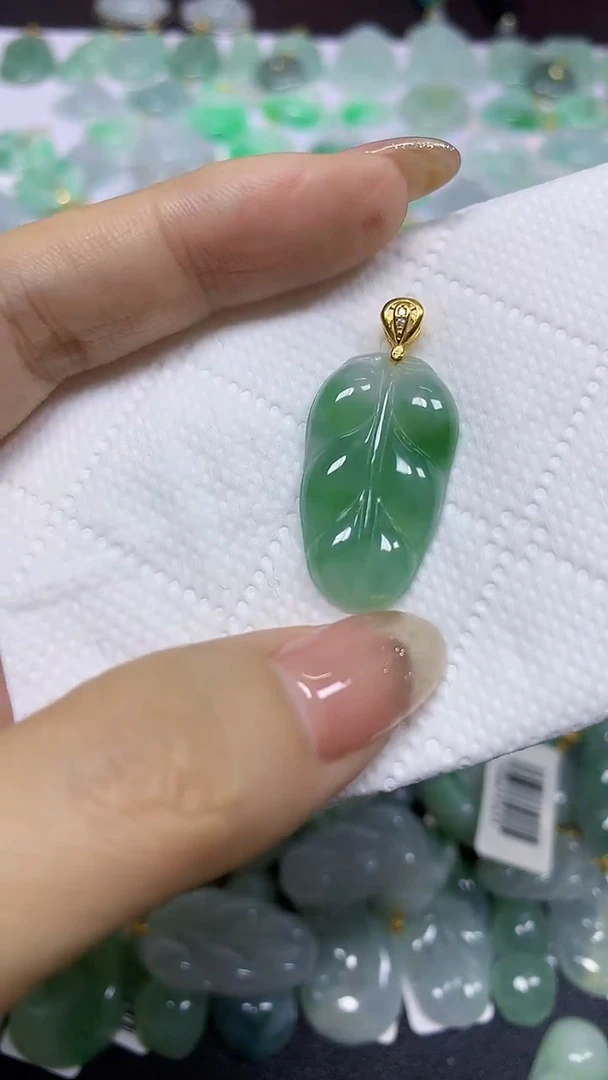 颈饰未镶嵌翡翠天然翡翠A货