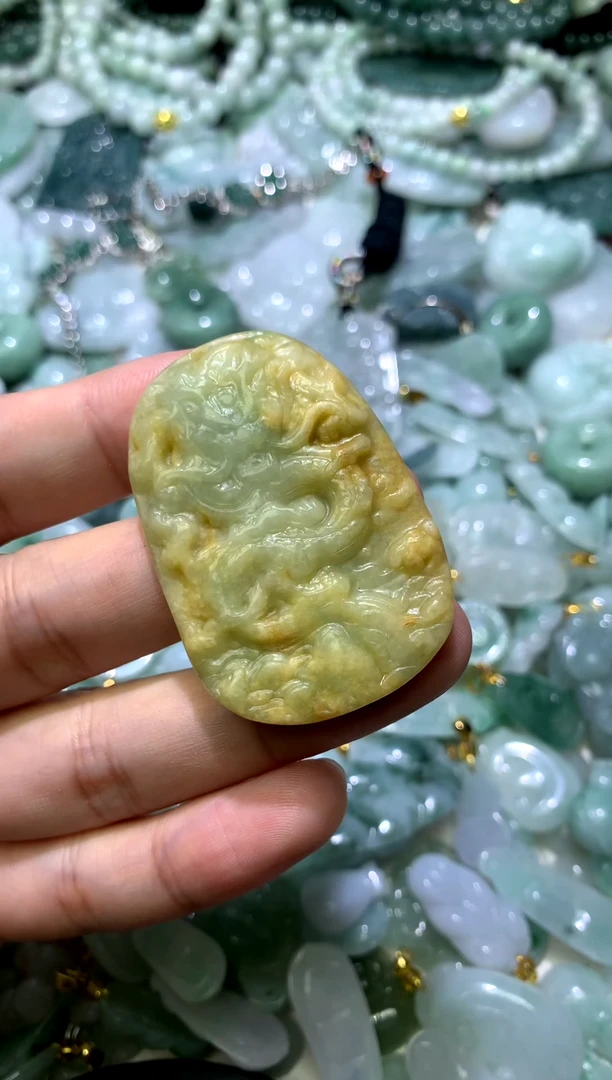 颈饰未镶嵌翡翠龙牌