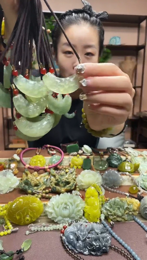 未镶嵌岫玉吊坠多样性发货发其中之一