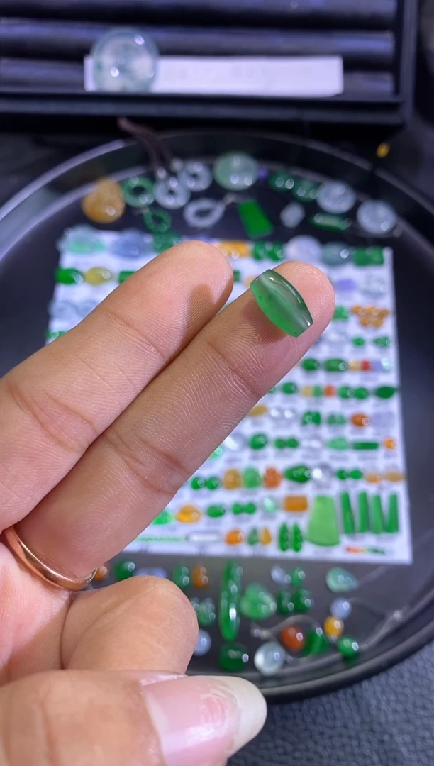 未镶嵌挂件翡翠珠子